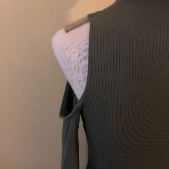 Hollister Turtle-Neck Top - Picture 5 of 8